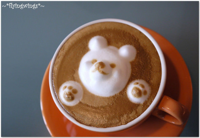 2012。08。05《食》台中。3D立體拉花熊寶寶『52 Café』