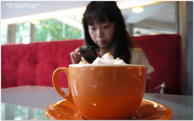 2012。08。05《食》台中。3D立體拉花熊寶寶『52 Café』