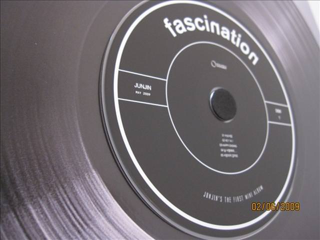 JUNJIN'S FIRST MINI ALBUM-FASCINATION