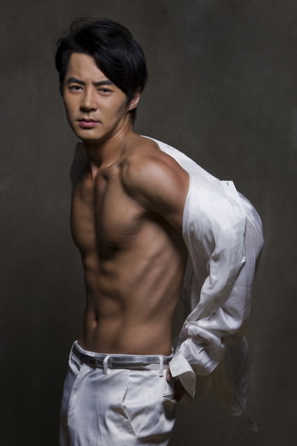 「好身材」Junjin Repackage專輯照片 公開肌肉的上半身 - 第2張圖 「好身材」Junjin Repackage專輯照片 公開肌肉的上半身