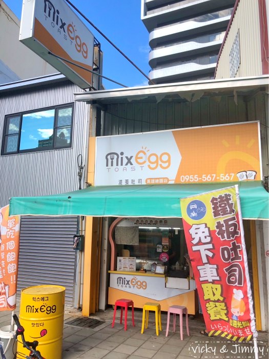 高雄酒店┃承億酒店。高空無邊際泳池，高雄總圖就在旁邊，夜景超美!!!