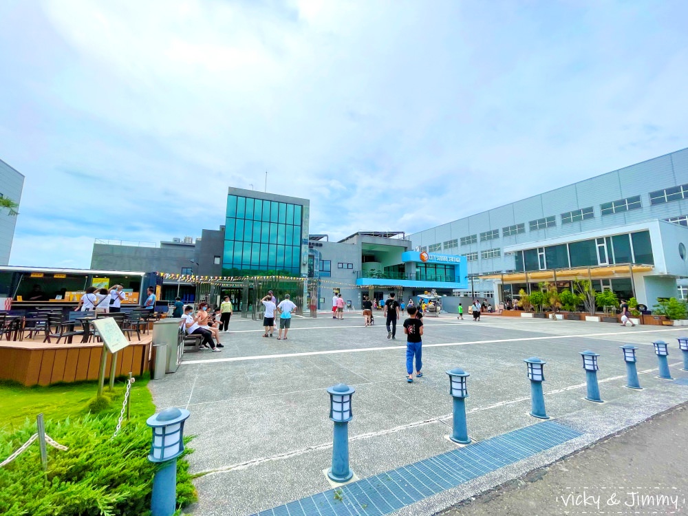 嘉義大林┃老楊方城市。免門票,室內空間好拍好玩,最後還有試吃吃到飽! 旁邊的咖啡廳販售的麵包土司跟飲品也很讚! - 第2張圖 嘉義大林┃老楊方城市。免門票,室內空間好拍好玩,最後還有試吃吃到飽! 旁邊的咖啡廳販售的麵包土司跟飲品也很讚!