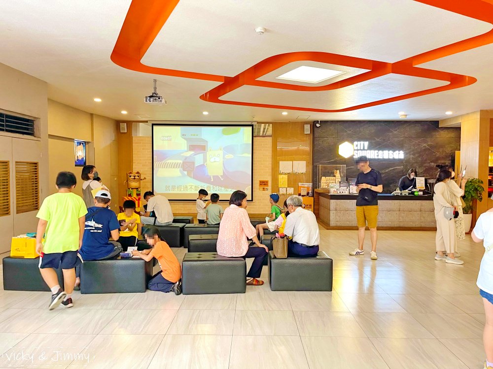 嘉義大林┃老楊方城市。免門票,室內空間好拍好玩,最後還有試吃吃到飽! 旁邊的咖啡廳販售的麵包土司跟飲品也很讚! - 第9張圖 嘉義大林┃老楊方城市。免門票,室內空間好拍好玩,最後還有試吃吃到飽! 旁邊的咖啡廳販售的麵包土司跟飲品也很讚!