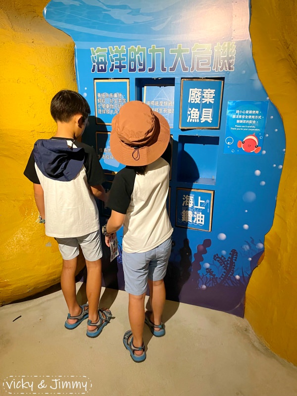 新北萬里┃野柳海洋世界。猛男跳水秀、海獅海豚表演,也可以跟海豚親親喔!!! - 第24張圖 新北萬里┃野柳海洋世界。猛男跳水秀、海獅海豚表演,也可以跟海豚親親喔!!!