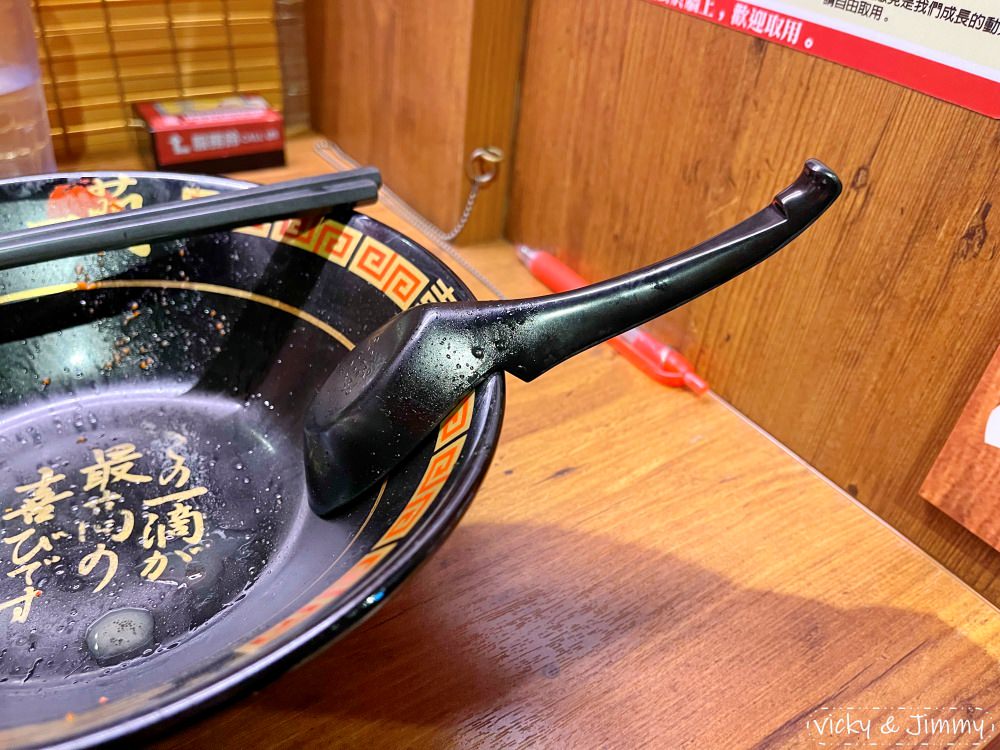 台中┃一蘭拉麵。平日還是大排長龍,等一個小時起跳!! 但每天都送兩碗兒童拉麵,每天都有喔!!! - 第39張圖 台中┃一蘭拉麵。平日還是大排長龍,等一個小時起跳!! 但每天都送兩碗兒童拉麵,每天都有喔!!!