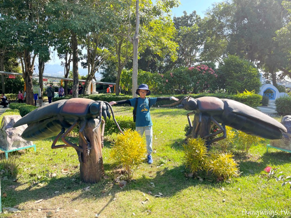 彰化芬園┃古生物奇幻樂園。大型古生物入侵!! 好玩好拍又好貴!!! 首推叢林騎士跟恐龍狩獵隊，小孩玩到不想離開。