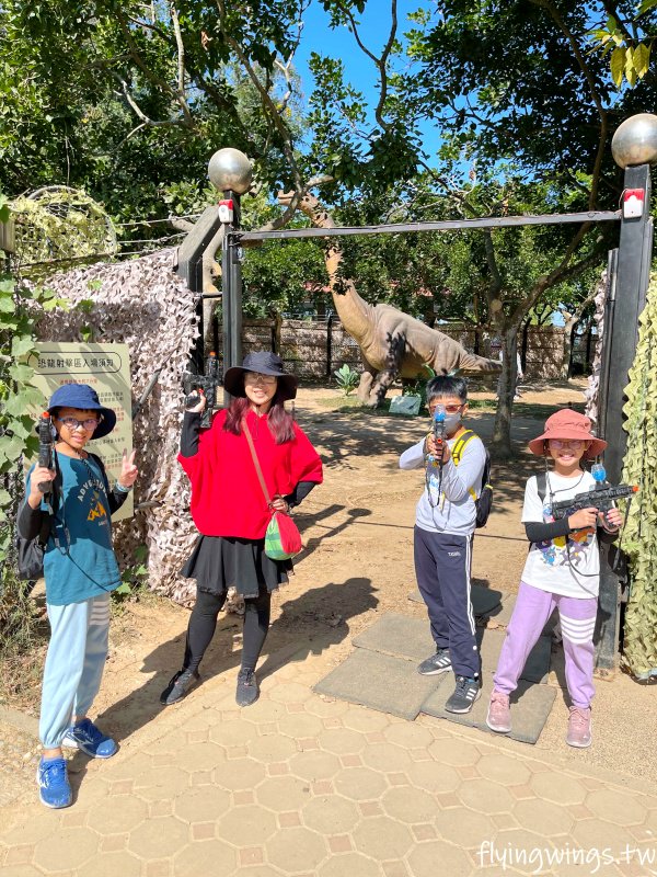 彰化芬園┃古生物奇幻樂園。大型古生物入侵!! 好玩好拍又好貴!!! 首推叢林騎士跟恐龍狩獵隊，小孩玩到不想離開。
