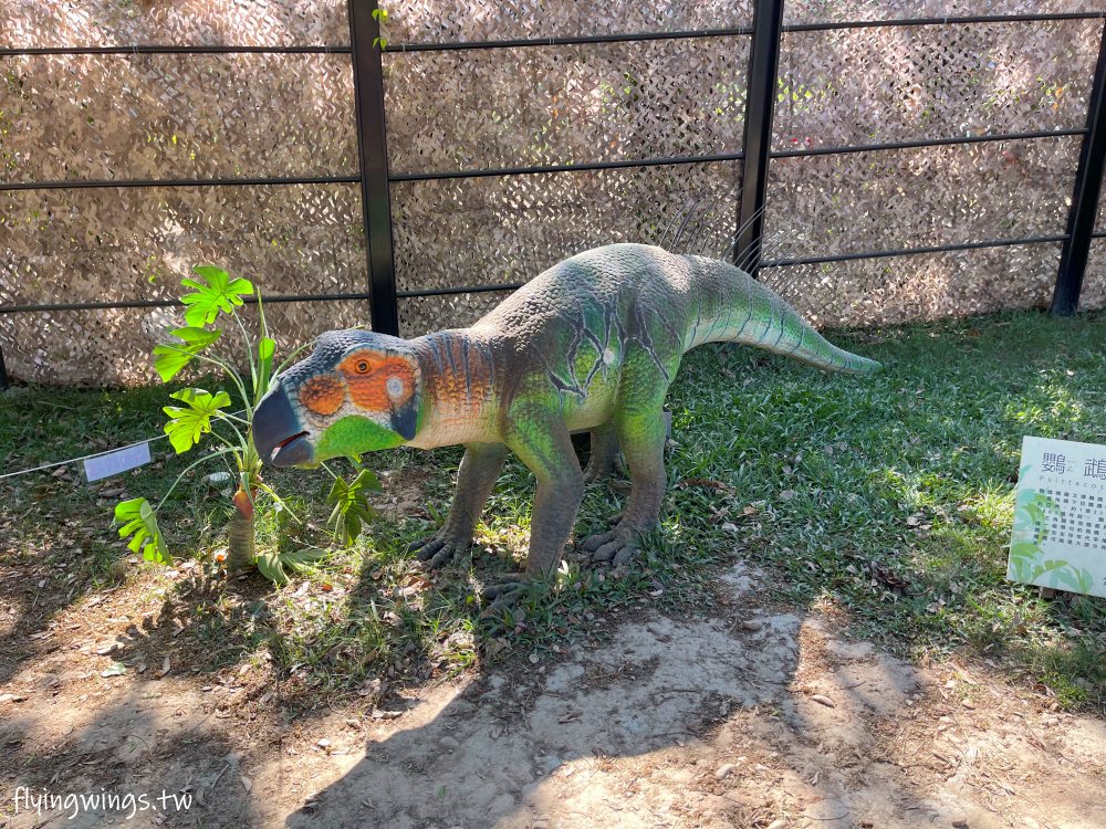 彰化芬園┃古生物奇幻樂園。大型古生物入侵!! 好玩好拍又好貴!!! 首推叢林騎士跟恐龍狩獵隊，小孩玩到不想離開。