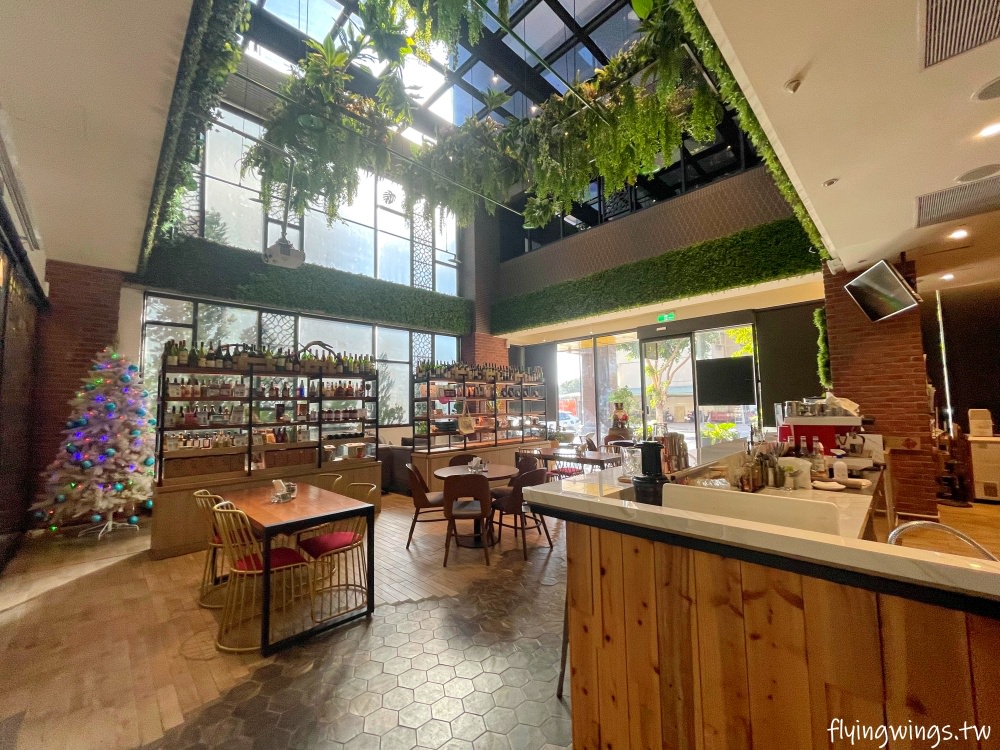 台南親子飯店┃夏都城旅安平館。超好玩親子飯店，房間大又有質感、超過兩百坪的室內遊戲室讓小孩玩到不想回家(2023/12)