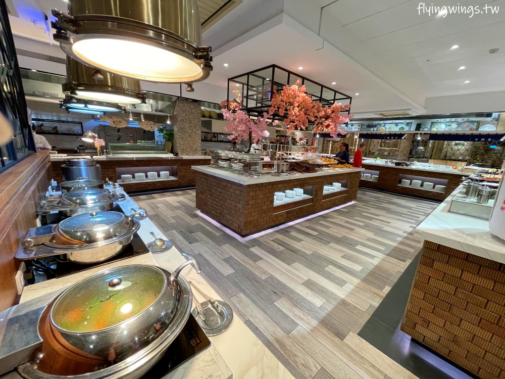 台南親子飯店┃夏都城旅安平館。超好玩親子飯店，房間大又有質感、超過兩百坪的室內遊戲室讓小孩玩到不想回家(2023/12)