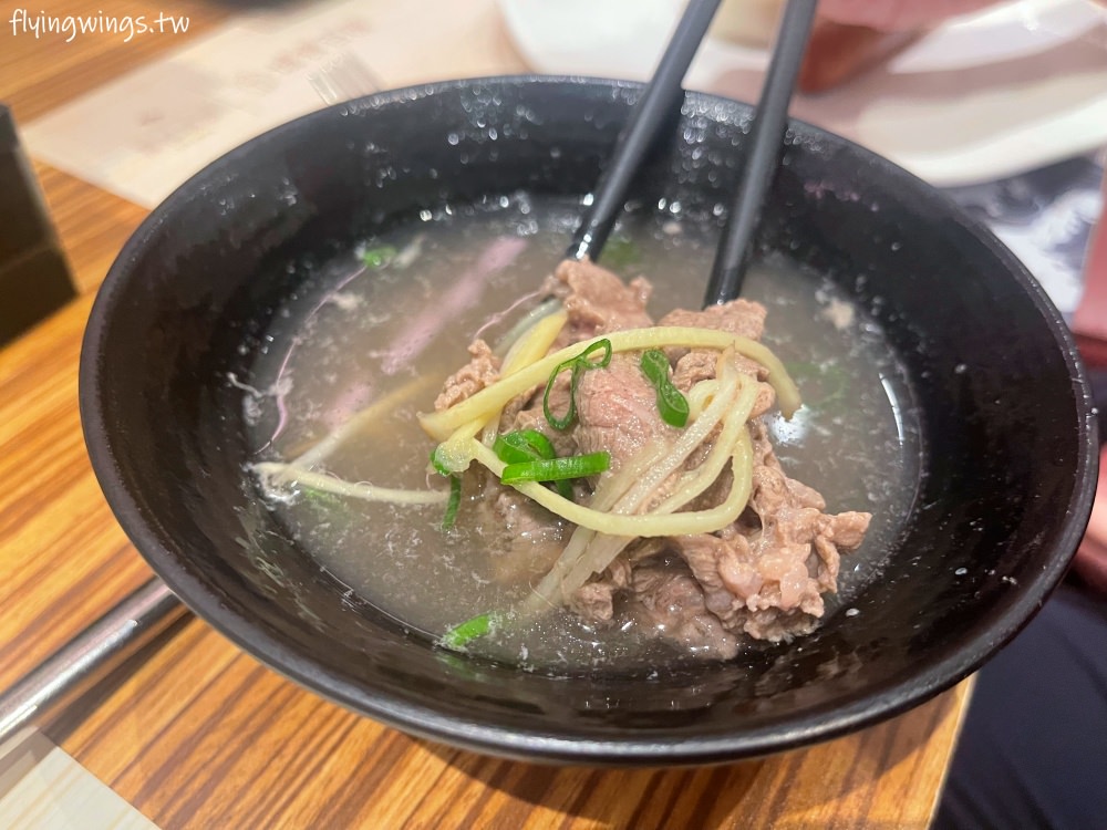台南親子飯店┃夏都城旅安平館。超好玩親子飯店，房間大又有質感、超過兩百坪的室內遊戲室讓小孩玩到不想回家(2023/12)