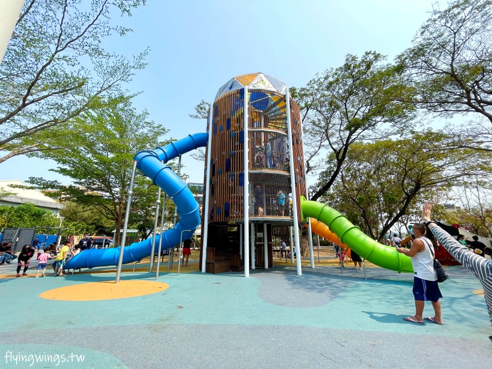 屏東東港共融公園┃大鮪魚航海樂園。11公尺高溜滑梯,東港第一個特色親子公園,讓我們成為航海王吧!! - 第9張圖 屏東東港共融公園┃大鮪魚航海樂園。11公尺高溜滑梯,東港第一個特色親子公園,讓我們成為航海王吧!!