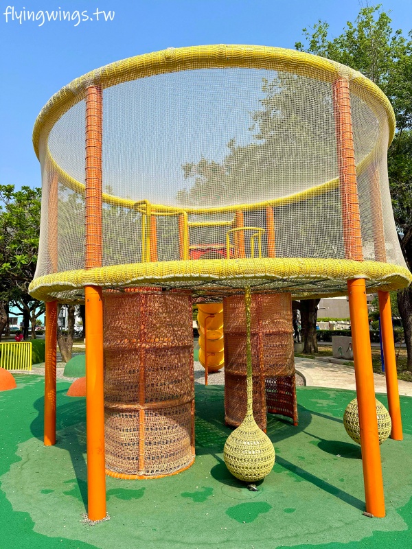 彰化親子┃金馬公園。彰化首座以編織網為主題的特色公園,小而美小而巧,還有很多小松鼠作陪! - 第9張圖 彰化親子┃金馬公園。彰化首座以編織網為主題的特色公園,小而美小而巧,還有很多小松鼠作陪!