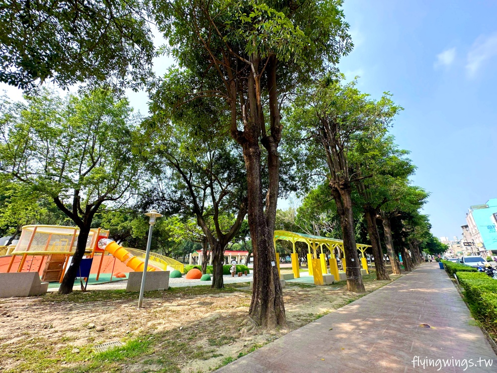彰化親子┃金馬公園。彰化首座以編織網為主題的特色公園,小而美小而巧,還有很多小松鼠作陪! - 第18張圖 彰化親子┃金馬公園。彰化首座以編織網為主題的特色公園,小而美小而巧,還有很多小松鼠作陪!