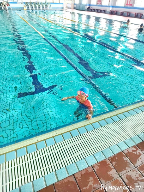 彰化和美┃彰北ABC泳健世界。室內漂漂河、滑水道隨你玩，還有SPA區好束喜，待一整天都沒有問題!!(內含2024最新票價)
