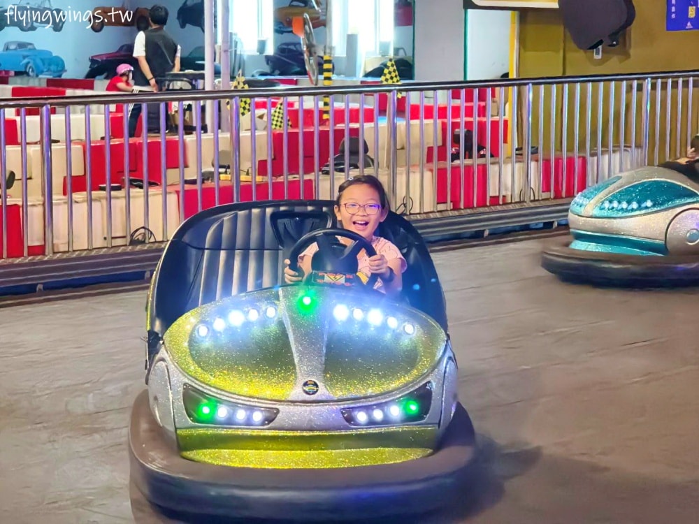 苗栗親子┃尚順育樂天地。離交流道5分鐘車程，全台最大全室內主題樂園，不管晴天雨天都好好玩!!