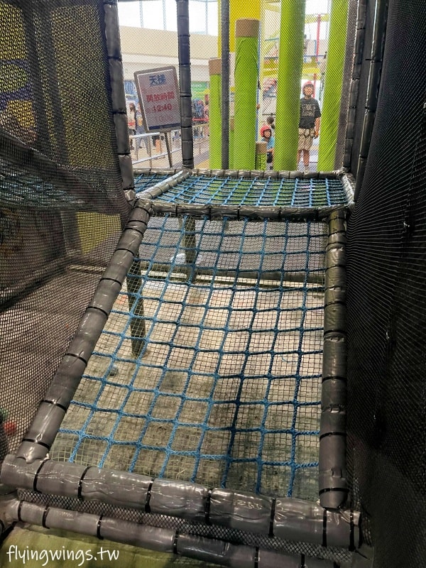 苗栗親子┃尚順育樂天地。離交流道5分鐘車程，全台最大全室內主題樂園，不管晴天雨天都好好玩!!