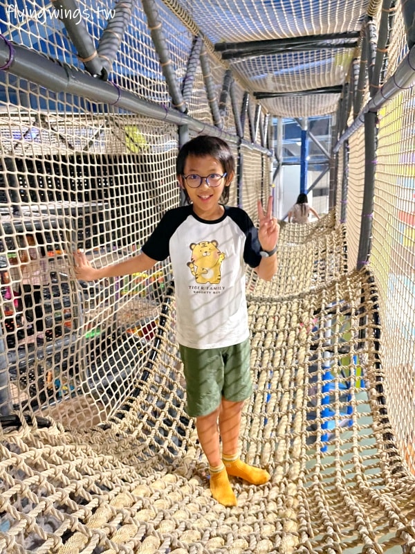苗栗親子┃尚順育樂天地。離交流道5分鐘車程，全台最大全室內主題樂園，不管晴天雨天都好好玩!!