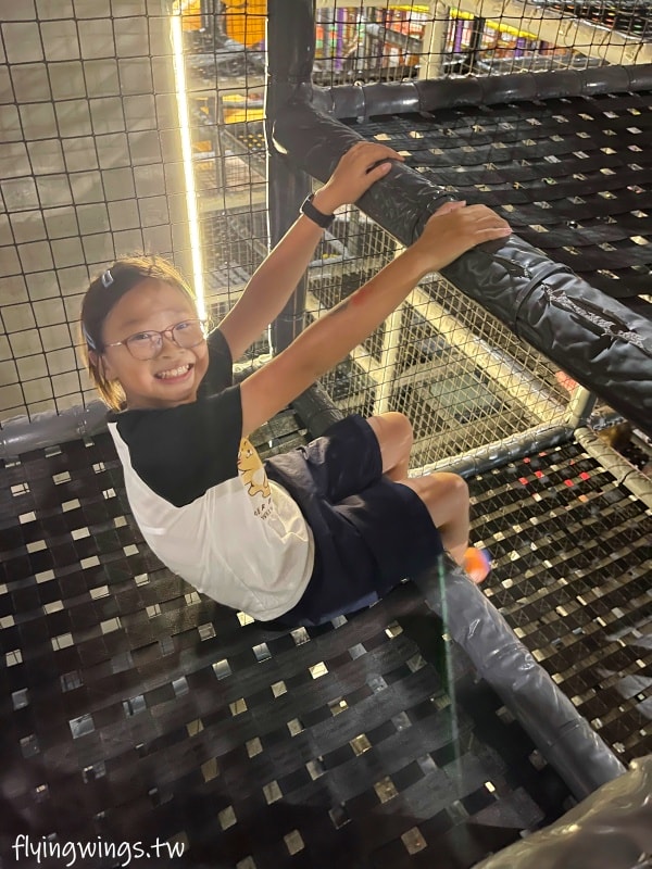 苗栗親子┃尚順育樂天地。離交流道5分鐘車程，全台最大全室內主題樂園，不管晴天雨天都好好玩!!