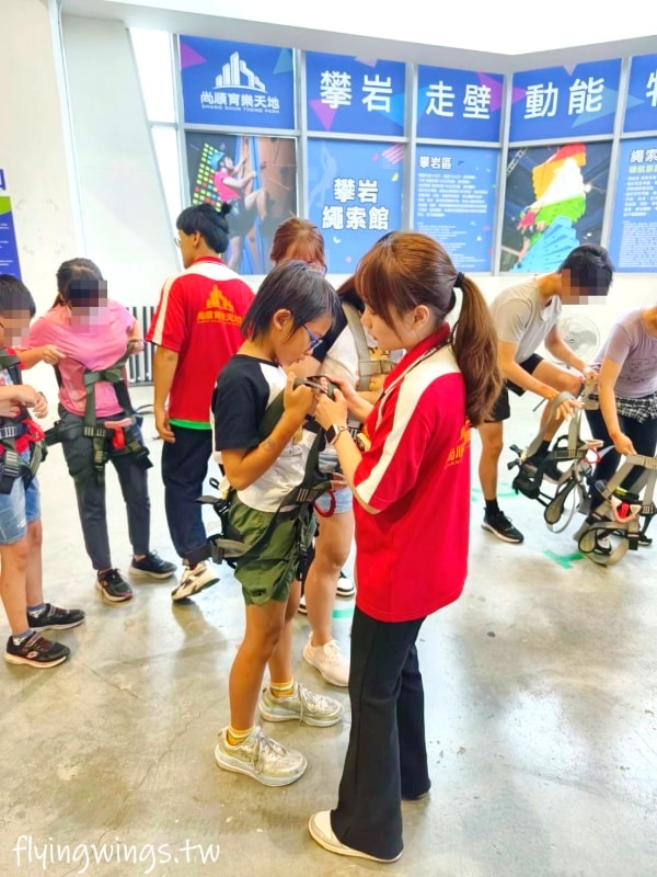 苗栗親子┃尚順育樂天地。離交流道5分鐘車程，全台最大全室內主題樂園，不管晴天雨天都好好玩!!