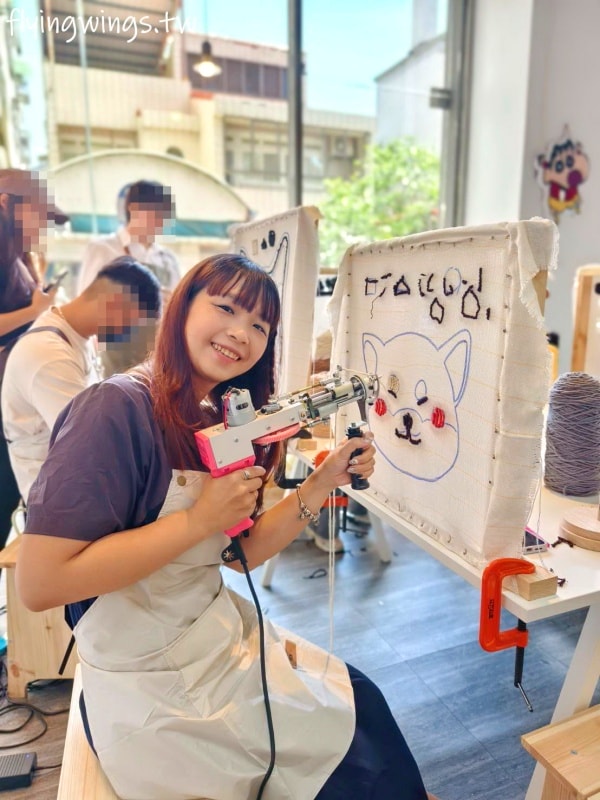 台中┃Does Art 都是藝術・全台手作地毯Tufting-台中店。來自己DIY一塊獨一無二的地毯吧! 看著喜歡的圖案變成實體地毯，太好玩了吧!!