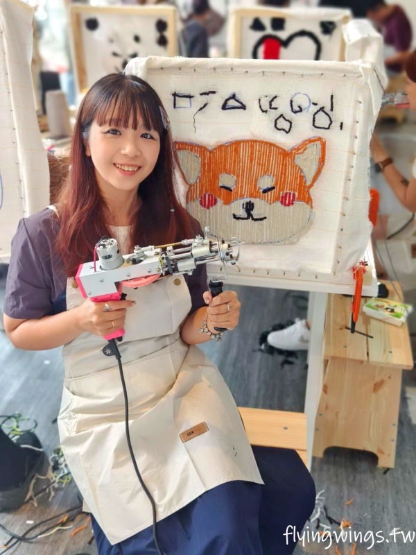 台中┃Does Art 都是藝術・全台手作地毯Tufting-台中店。來自己DIY一塊獨一無二的地毯吧! 看著喜歡的圖案變成實體地毯，太好玩了吧!!