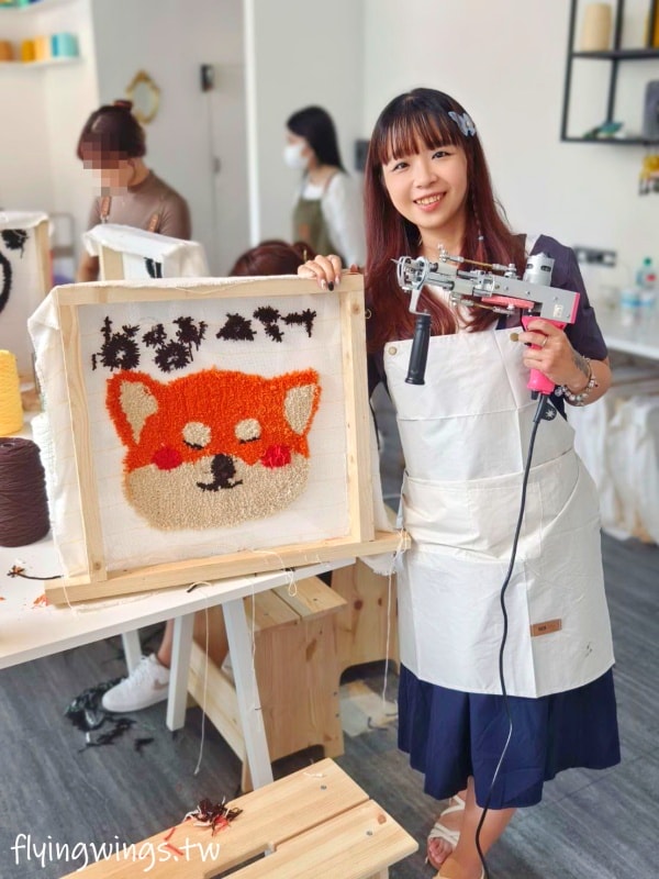 台中┃Does Art 都是藝術・全台手作地毯Tufting-台中店。來自己DIY一塊獨一無二的地毯吧! 看著喜歡的圖案變成實體地毯，太好玩了吧!!