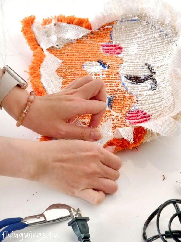 台中┃Does Art 都是藝術・全台手作地毯Tufting-台中店。來自己DIY一塊獨一無二的地毯吧! 看著喜歡的圖案變成實體地毯，太好玩了吧!!