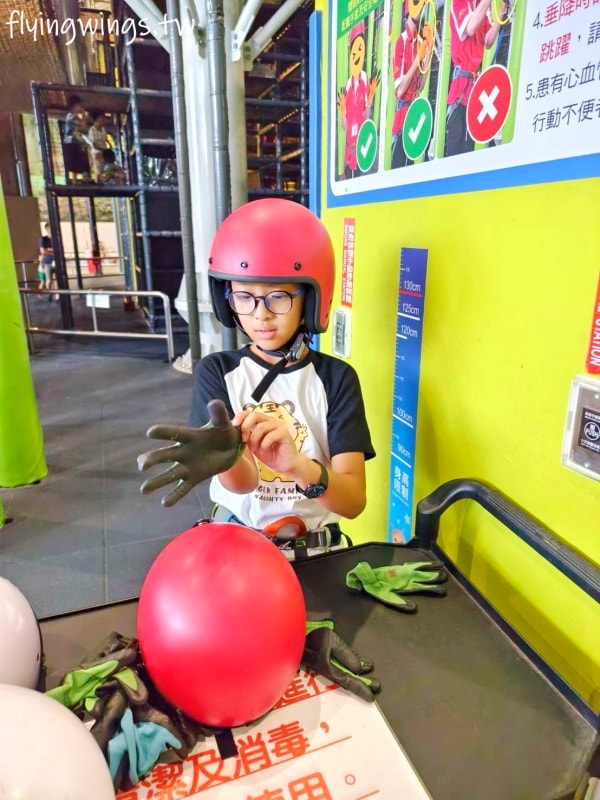 苗栗親子┃尚順育樂天地。離交流道5分鐘車程，全台最大全室內主題樂園，不管晴天雨天都好好玩!!