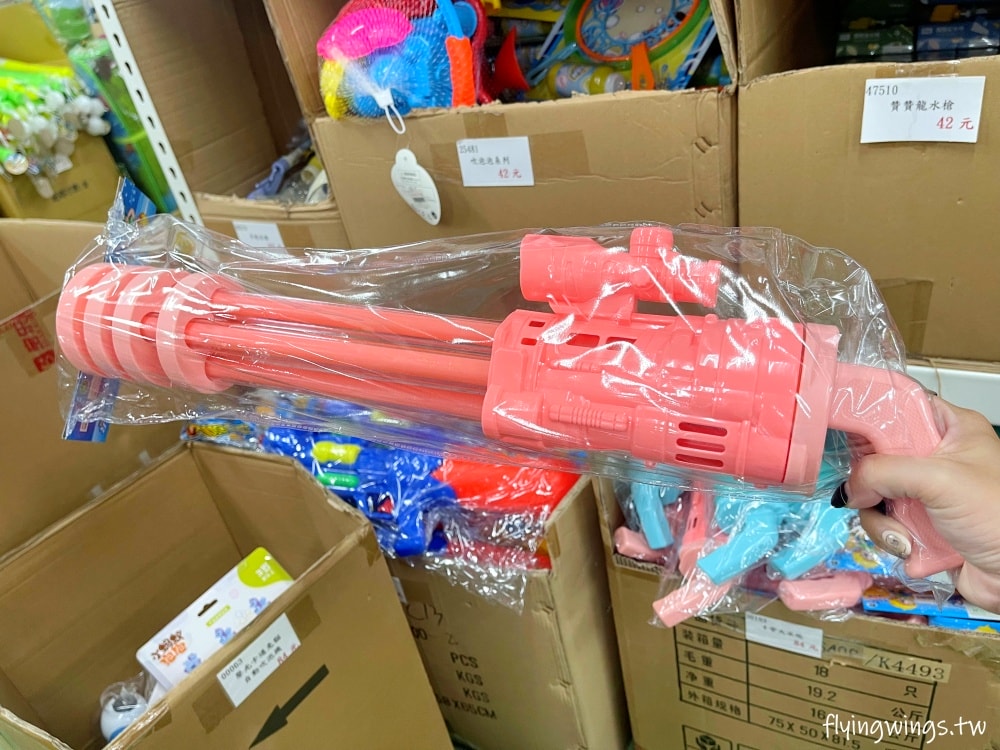 彰化┃遛小孩玩具屋。不用加會員，一件玩具就批發價，有廣大停車場，舒適的購物空間!