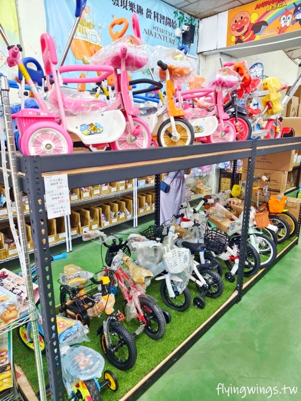 彰化┃遛小孩玩具屋。不用加會員，一件玩具就批發價，有廣大停車場，舒適的購物空間!