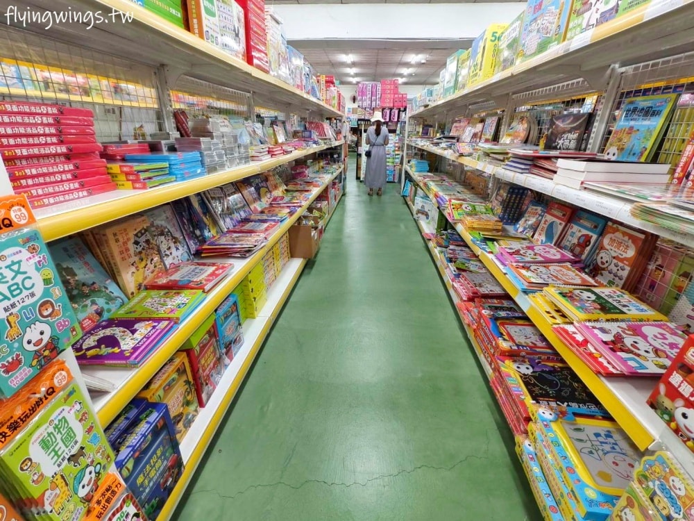 彰化┃遛小孩玩具屋。不用加會員，一件玩具就批發價，有廣大停車場，舒適的購物空間!