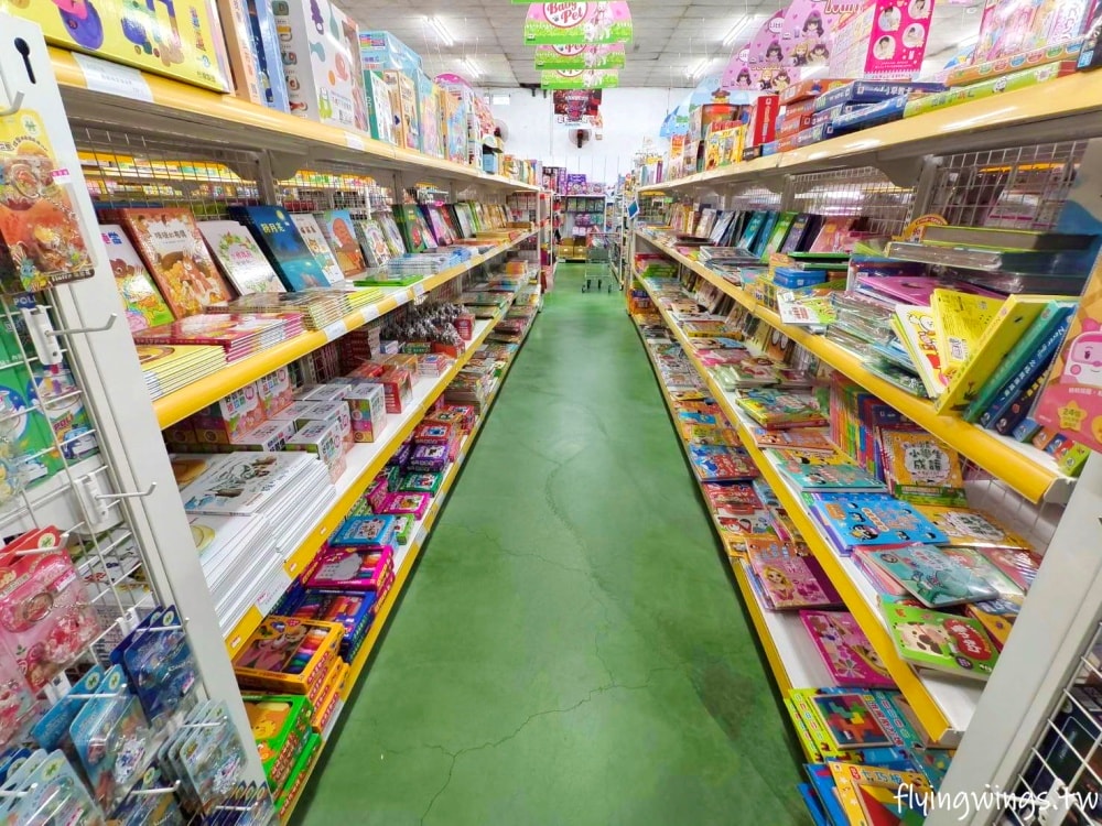 彰化┃遛小孩玩具屋。不用加會員，一件玩具就批發價，有廣大停車場，舒適的購物空間!