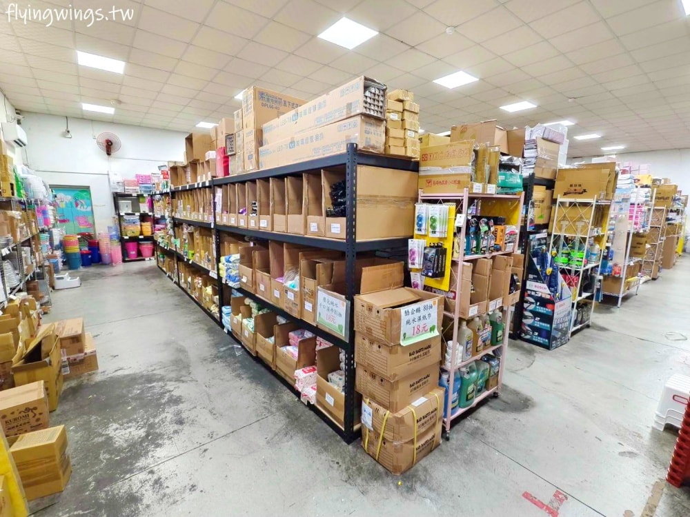 彰化┃遛小孩玩具屋。不用加會員，一件玩具就批發價，有廣大停車場，舒適的購物空間!