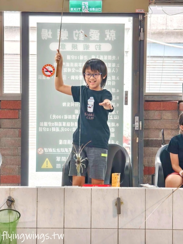 彰化秀水┃就愛釣蝦場。2024全新開幕，親子友善、無菸釣蝦場，還有冷氣吹! 沒技巧也釣得到，當真佛心來的!!
