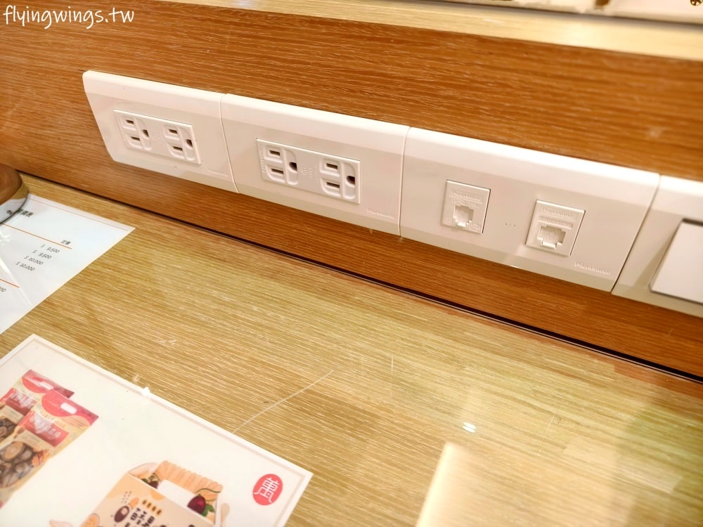埔里親子飯店┃承萬尊爵渡假酒店。星空泳池、兒童主題樂園、休閒遊戲室,大小朋友都超滿意!!! - 第17張圖 埔里親子飯店┃承萬尊爵渡假酒店。星空泳池、兒童主題樂園、休閒遊戲室,大小朋友都超滿意!!!