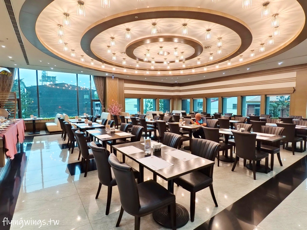埔里親子飯店┃承萬尊爵渡假酒店。星空泳池、兒童主題樂園、休閒遊戲室,大小朋友都超滿意!!! - 第97張圖 埔里親子飯店┃承萬尊爵渡假酒店。星空泳池、兒童主題樂園、休閒遊戲室,大小朋友都超滿意!!!