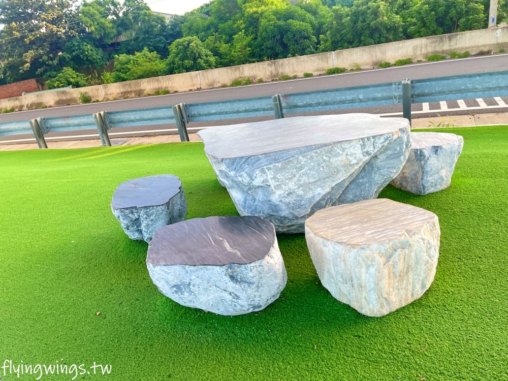 彰化和美┃烏溪廊道親子公園。和美國道三車道下方,跳跳床平衡網好刺激!! 沙坑、山丘溜滑梯小孩都喜歡! - 第38張圖 彰化和美┃烏溪廊道親子公園。和美國道三車道下方,跳跳床平衡網好刺激!! 沙坑、山丘溜滑梯小孩都喜歡!