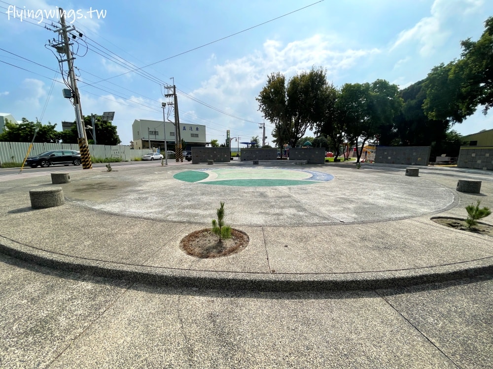 彰化埔鹽┃崑崙兒童公園。2022年8月正式啟用的公園，位於埔鹽交通要道旁，設有停車格，離埔鹽順澤宮不遠，可以順遊!