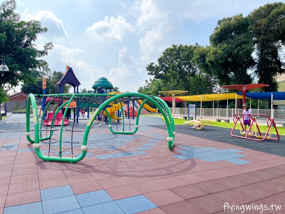 彰化埔鹽┃崑崙兒童公園。2022年8月正式啟用的公園，位於埔鹽交通要道旁，設有停車格，離埔鹽順澤宮不遠，可以順遊!