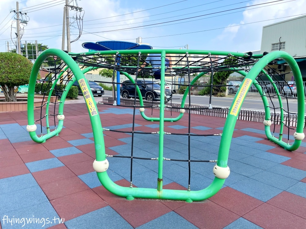 彰化埔鹽┃崑崙兒童公園。2022年8月正式啟用的公園，位於埔鹽交通要道旁，設有停車格，離埔鹽順澤宮不遠，可以順遊!