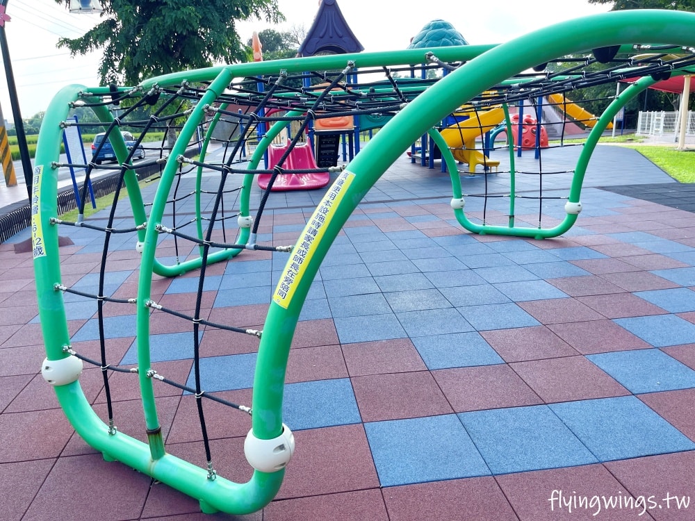 彰化埔鹽┃崑崙兒童公園。2022年8月正式啟用的公園，位於埔鹽交通要道旁，設有停車格，離埔鹽順澤宮不遠，可以順遊!