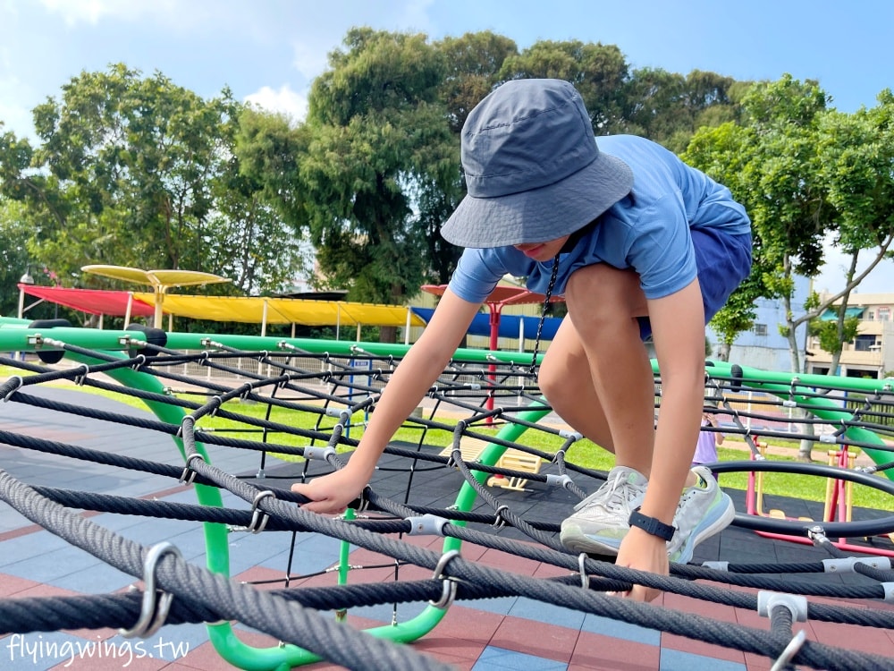 彰化埔鹽┃崑崙兒童公園。2022年8月正式啟用的公園，位於埔鹽交通要道旁，設有停車格，離埔鹽順澤宮不遠，可以順遊!
