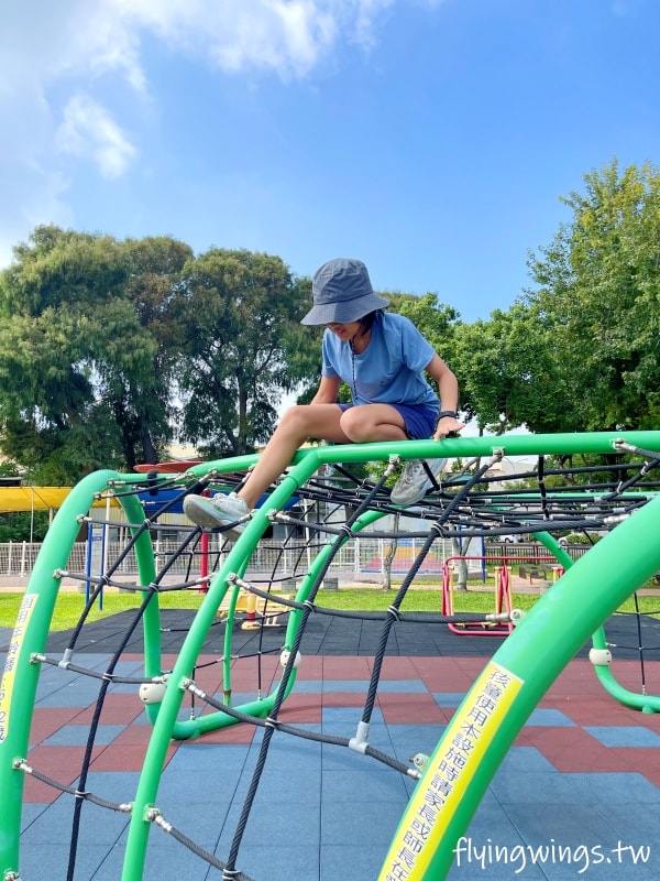 彰化埔鹽┃崑崙兒童公園。2022年8月正式啟用的公園，位於埔鹽交通要道旁，設有停車格，離埔鹽順澤宮不遠，可以順遊!