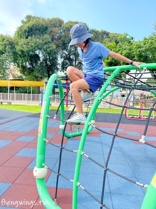 彰化埔鹽┃崑崙兒童公園。2022年8月正式啟用的公園，位於埔鹽交通要道旁，設有停車格，離埔鹽順澤宮不遠，可以順遊!
