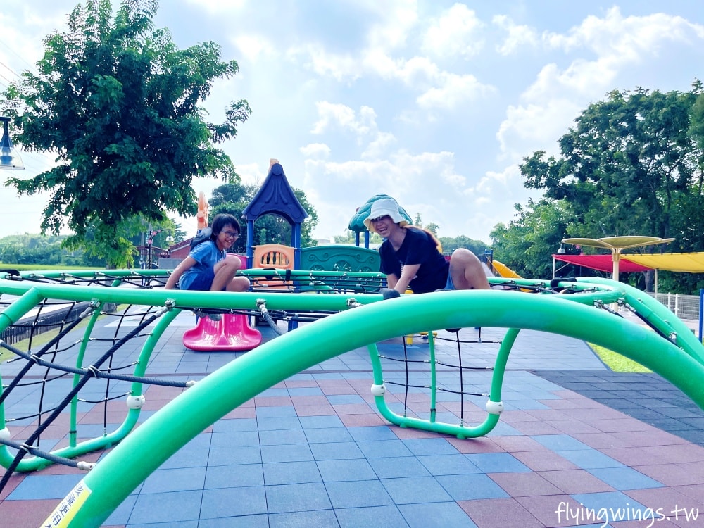 彰化埔鹽┃崑崙兒童公園。2022年8月正式啟用的公園，位於埔鹽交通要道旁，設有停車格，離埔鹽順澤宮不遠，可以順遊!