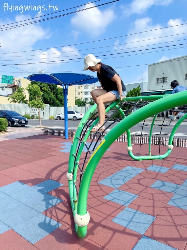 彰化埔鹽┃崑崙兒童公園。2022年8月正式啟用的公園，位於埔鹽交通要道旁，設有停車格，離埔鹽順澤宮不遠，可以順遊!