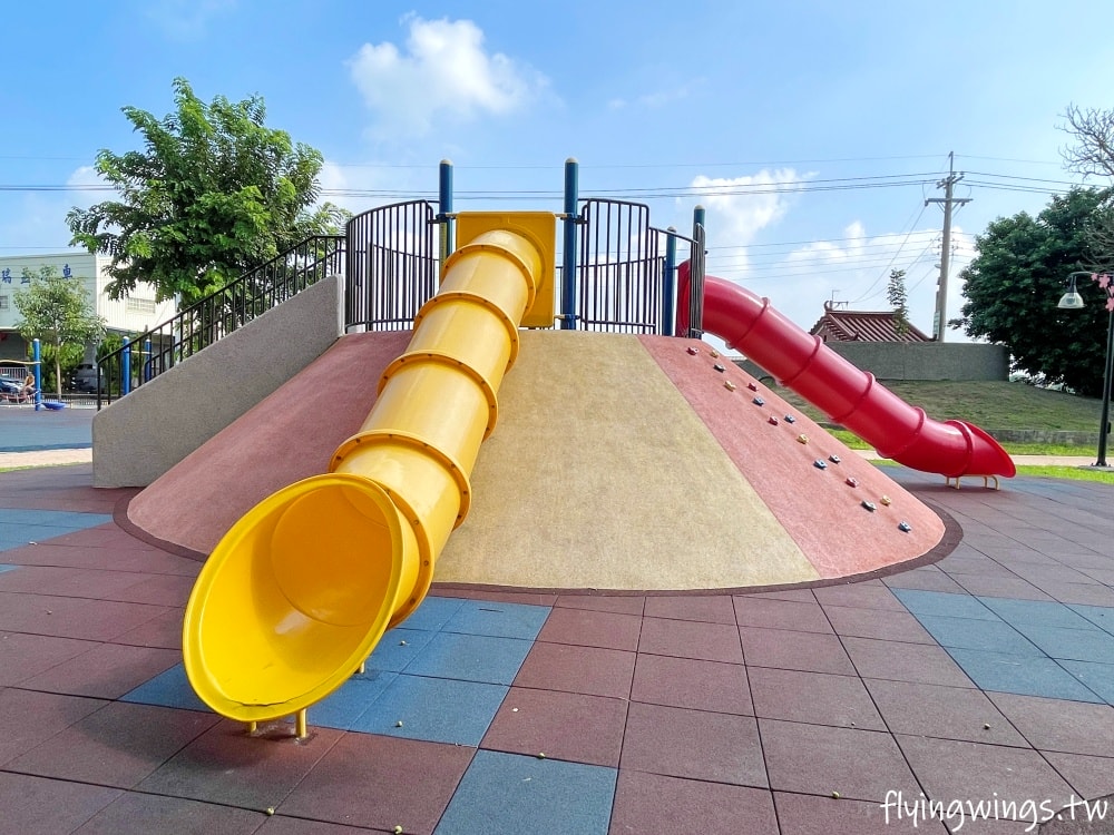 彰化埔鹽┃崑崙兒童公園。2022年8月正式啟用的公園，位於埔鹽交通要道旁，設有停車格，離埔鹽順澤宮不遠，可以順遊!