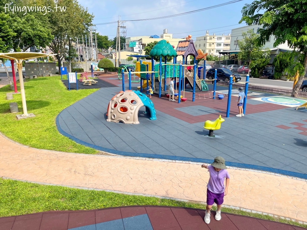 彰化埔鹽┃崑崙兒童公園。2022年8月正式啟用的公園，位於埔鹽交通要道旁，設有停車格，離埔鹽順澤宮不遠，可以順遊!