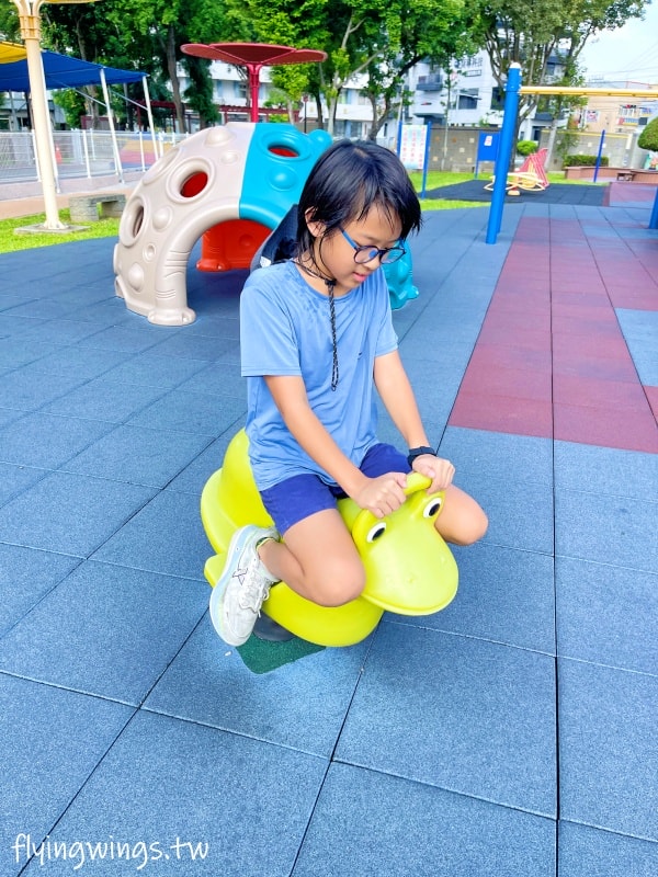 彰化埔鹽┃崑崙兒童公園。2022年8月正式啟用的公園，位於埔鹽交通要道旁，設有停車格，離埔鹽順澤宮不遠，可以順遊!